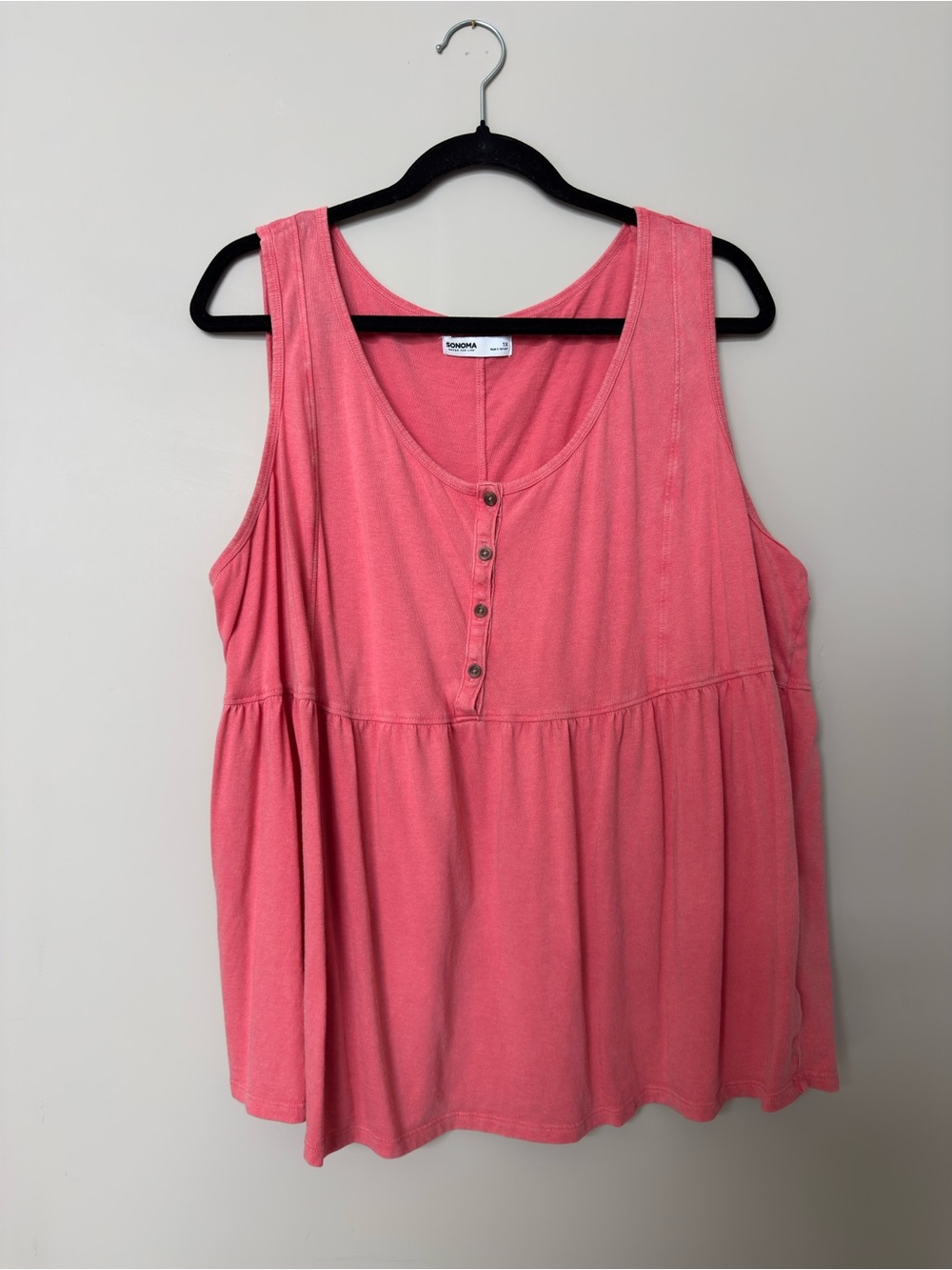 Sonoma sleeveless peplum tank top
Size 1X
Coral pink